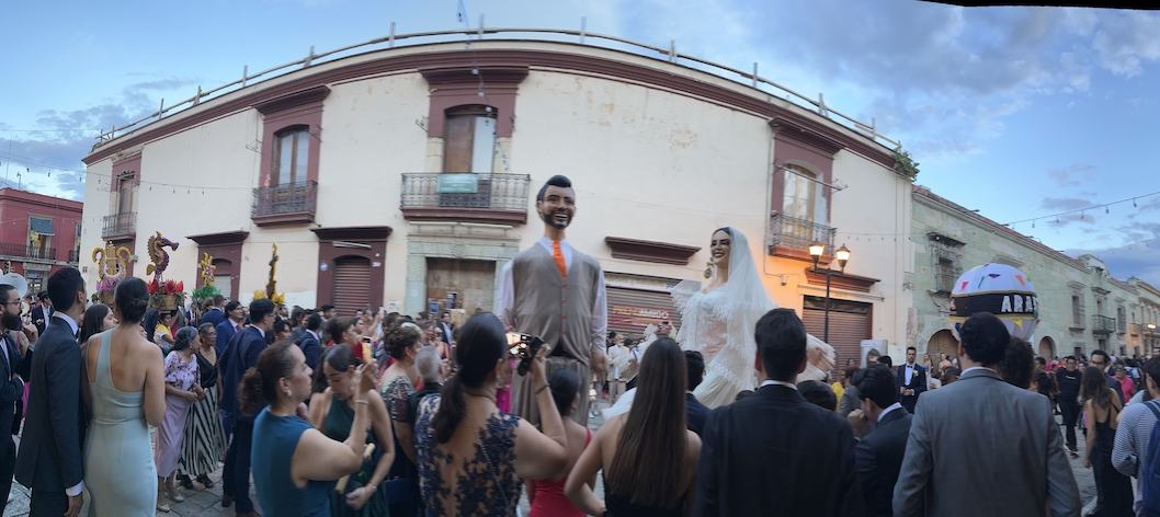 Calle Macedonio Alcalá - Wedding