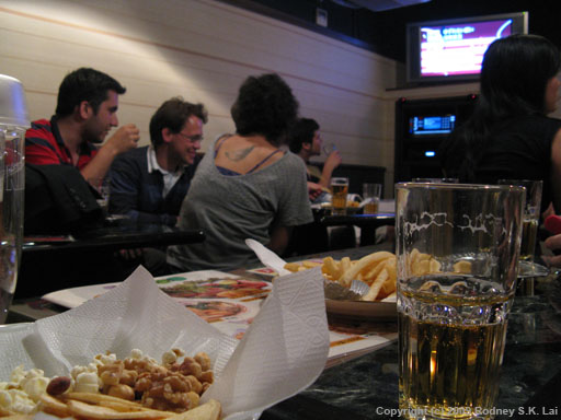 Snacks and beer at karaoke (Roman, Sebi, Roberta, Benny, Makiko)