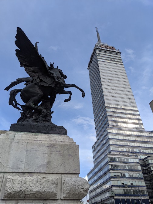 Estatua El Pegaso and Torre Latinoamericana